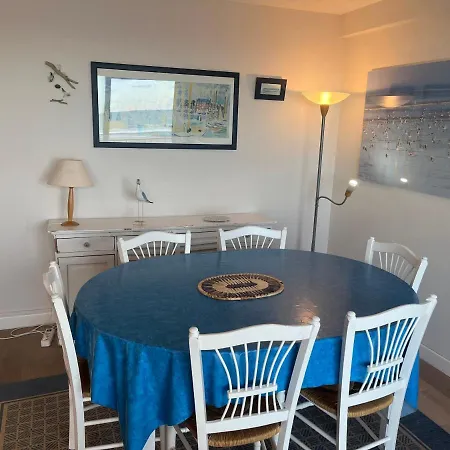 Appt Plein Centre , Face Avec Parking