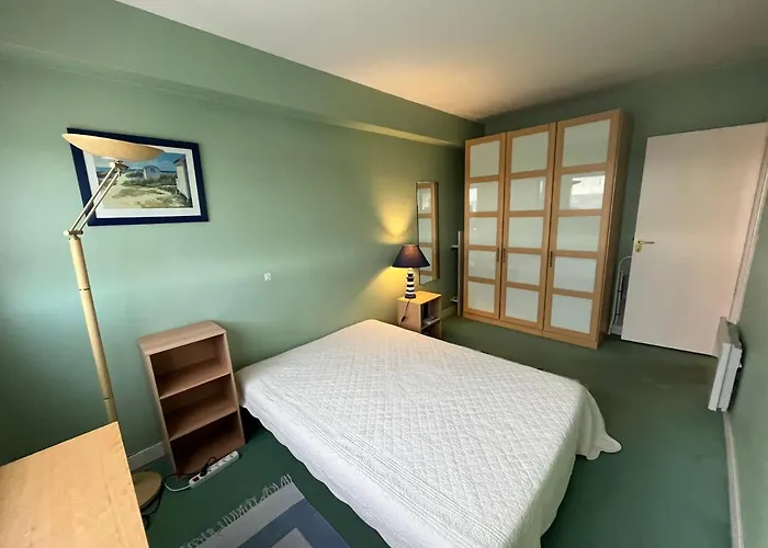 Appt Plein Centre , Face Avec Parking Appartement *