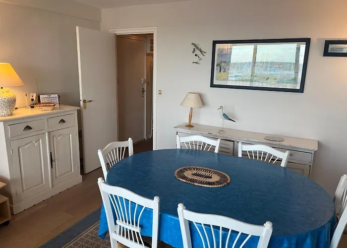 Appt Plein Centre , Face Avec Parking Apartment